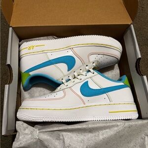 Nike Air Force 1 LV8 BG